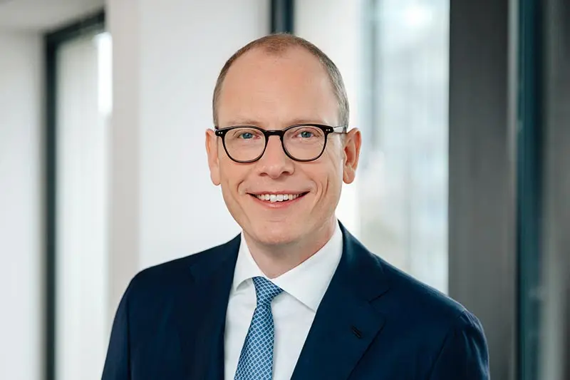 Dr. Bernhard Schütz